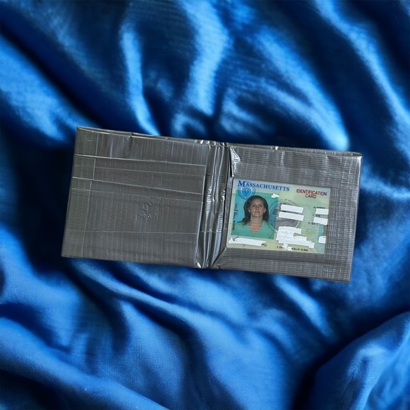 🟢5/$25  𝑯𝒂𝒏𝒅𝒎𝒂𝒅𝒆 Peace Duct Tape Wallet - Picture 2 of 8